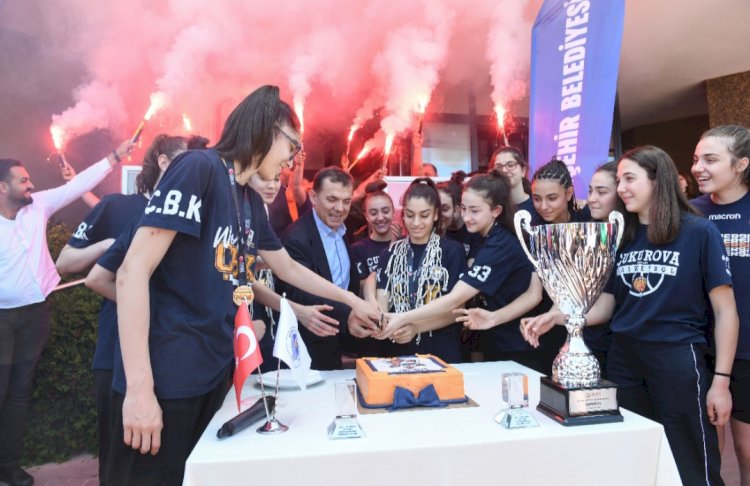 Başkan Abdullah Özyiğit, şampiyon takımı karşıladı