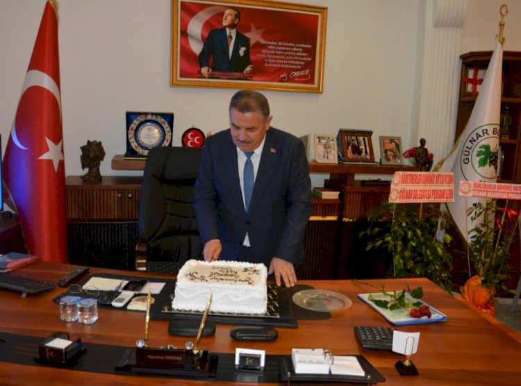 Gülnar Belediyesi Personelleri Başkan Ünüvar’ın Öğretmenler Gününü Kutladı